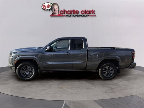 New 2025 Nissan Frontier SV w/ SV Convenience Package image 3