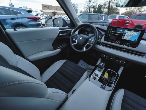 New 2026 Mitsubishi Outlander SE image 40