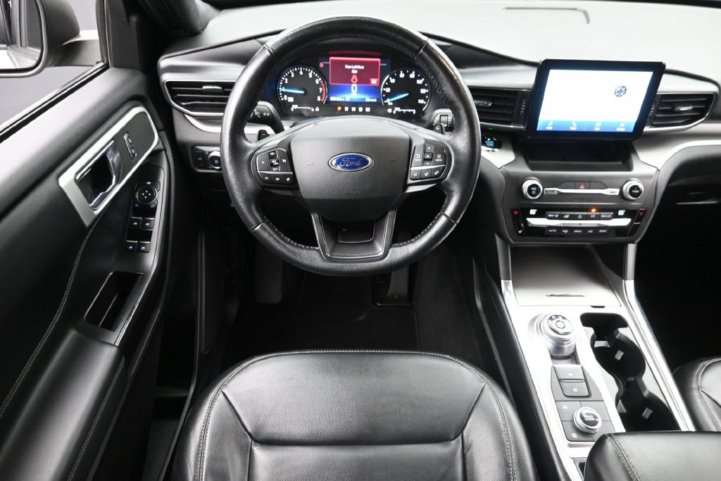 Used 2020 Ford Explorer XLT w/ Equipment Group 202A AWD/4WD image 16