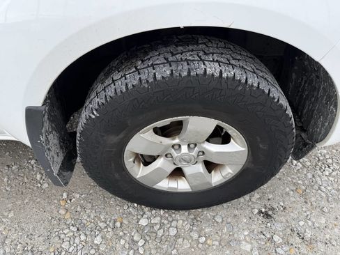 Used 2012 Nissan Frontier SV image 9