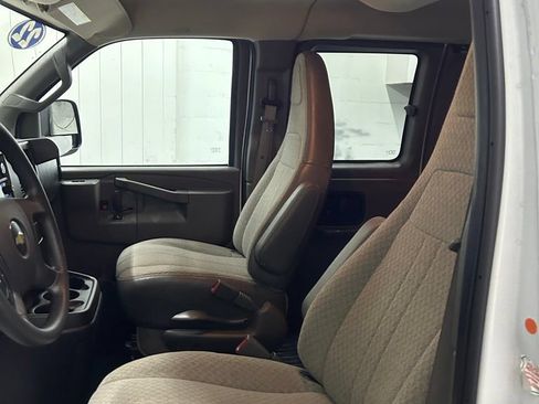 Used 2022 Chevrolet Express 3500 LS RWD image 10