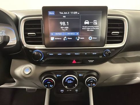 Used 2025 Hyundai Venue SEL FWD image 24