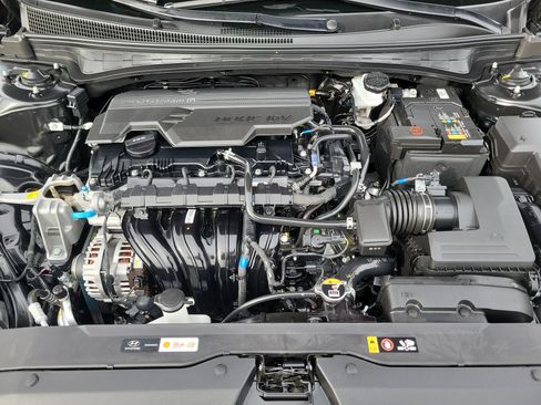 Certified 2025 Hyundai Elantra Sport image 29