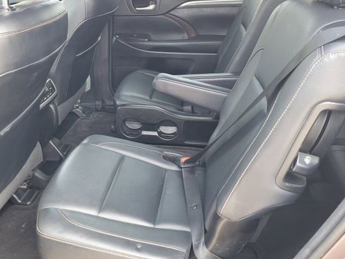 Used 2017 Toyota Highlander Limited image 17