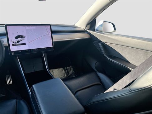 Used 2021 Tesla Model Y Performance image 24