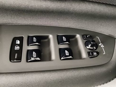 New 2026 Volvo XC90 B6 Plus w/ Protection Package Premier AWD/4WD image 10