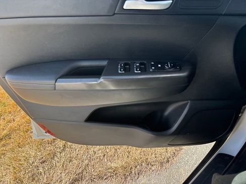 Used 2019 Kia Sportage LX image 11