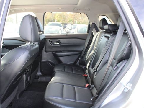 Used 2022 Nissan Rogue SV w/ SV Premium Package image 10