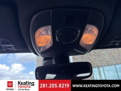 Used 2025 Jeep Compass Limited image 23