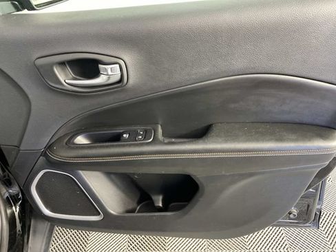 Used 2018 Jeep Compass Latitude w/ Popular Equipment Group AWD/4WD image 24