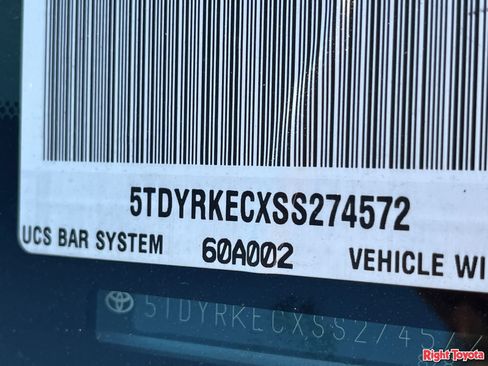 Certified 2025 Toyota Sienna XLE FWD image 35
