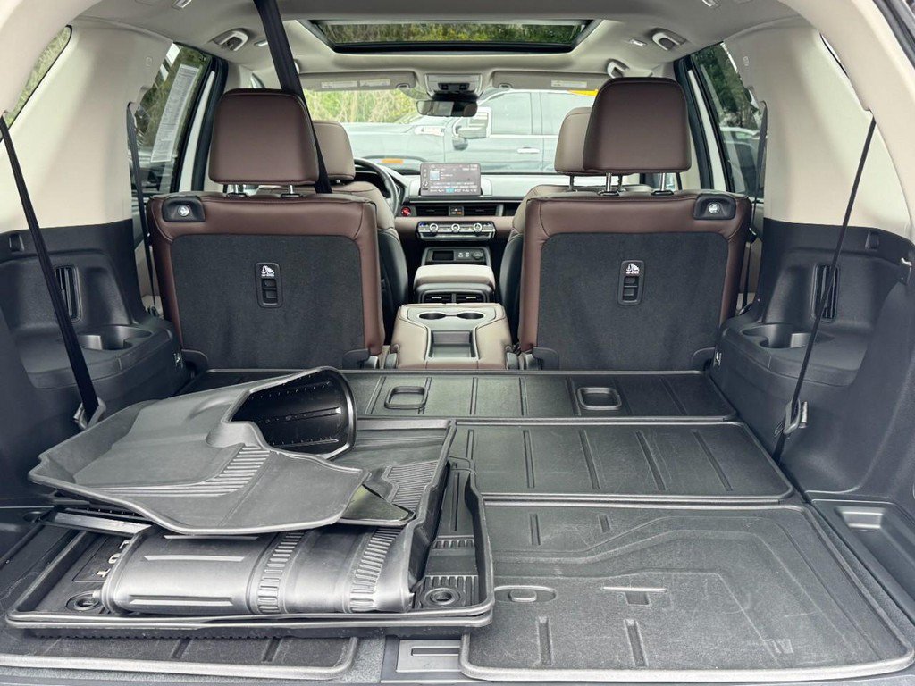 Used 2025 Honda Pilot Elite image 5