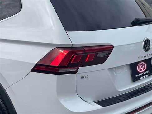 Used 2022 Volkswagen Tiguan SE R-Line image 11