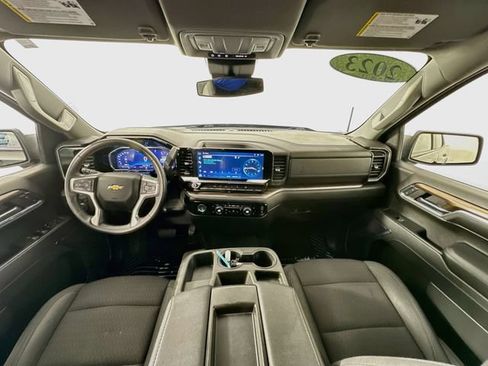 Used 2023 Chevrolet Silverado 1500 LT AWD/4WD image 3