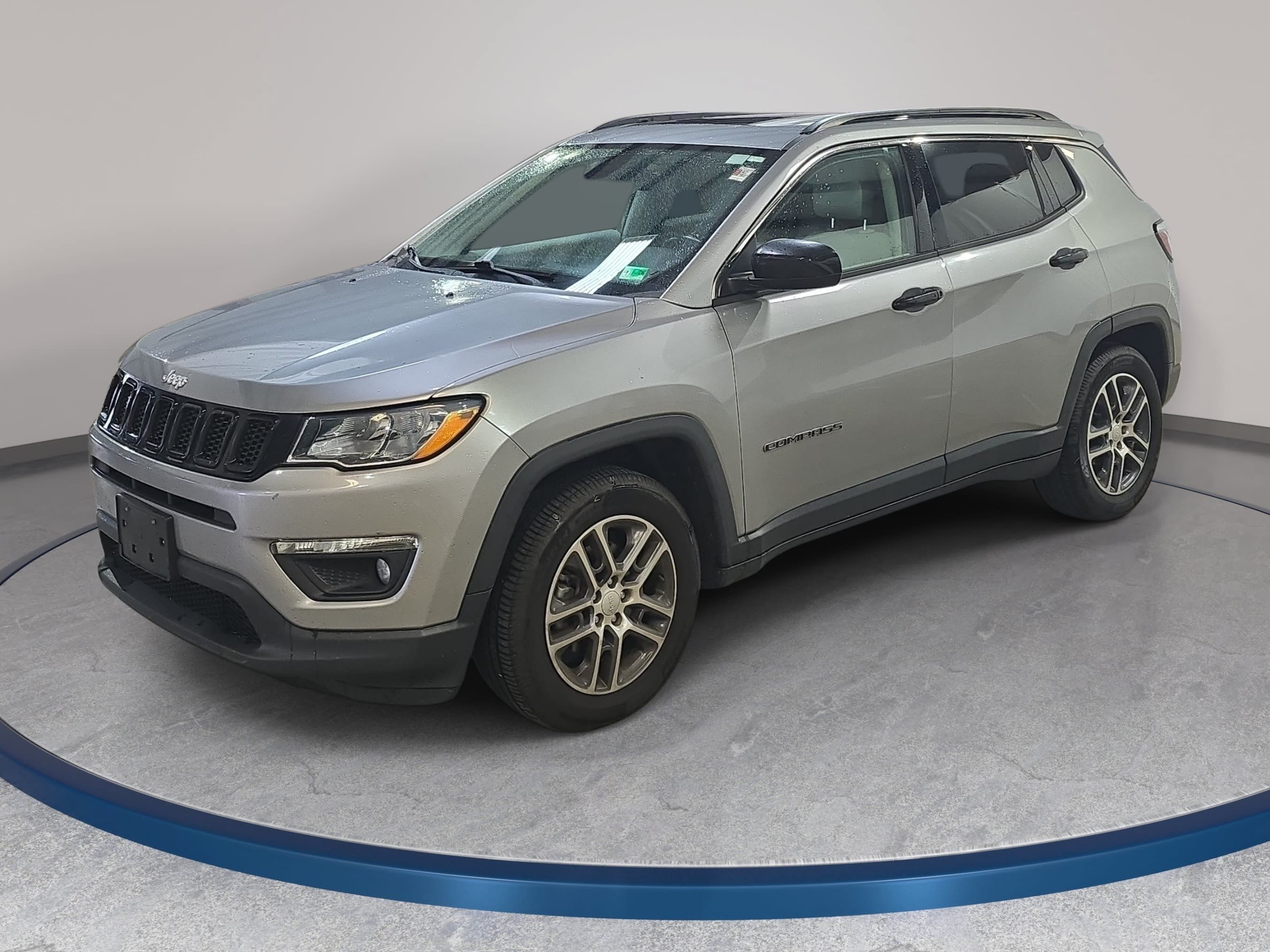 Used 2019 Jeep Compass Latitude w/ Popular Equipment Group FWD image 1