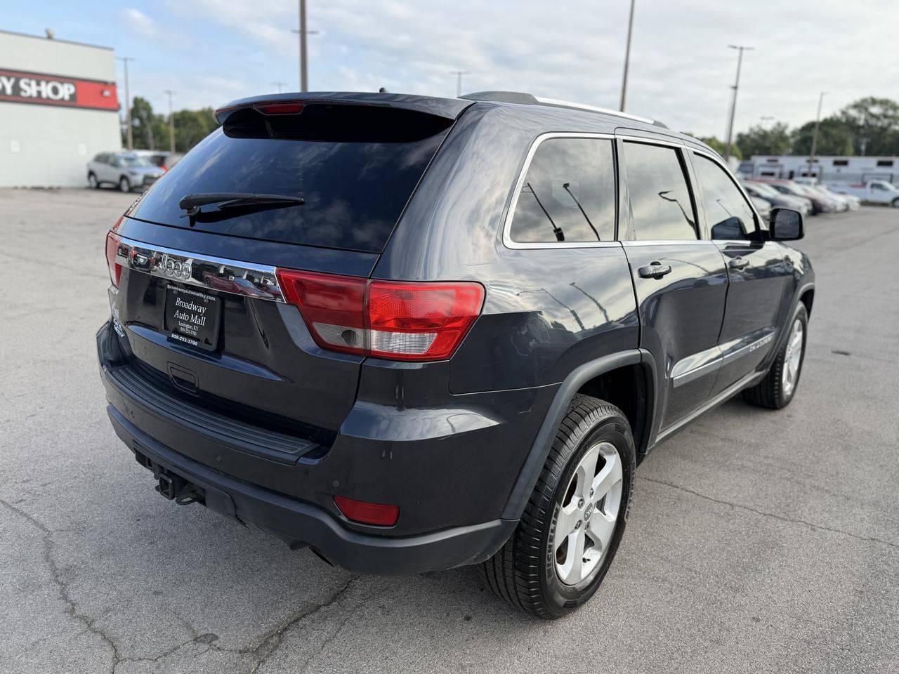 Used 2013 Jeep Grand Cherokee Laredo AWD/4WD image 3
