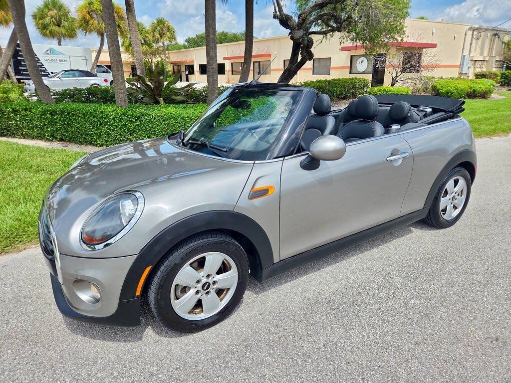 Used 2019 MINI Cooper Convertible w/ Signature Upholstery Package FWD image 3
