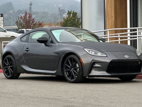 Used 2024 Toyota GR86 Premium image 9