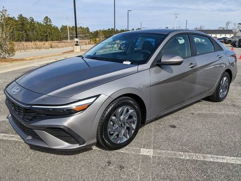 Used 2024 Hyundai Elantra SEL image 57