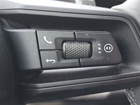 Used 2025 Porsche Cayenne image 39