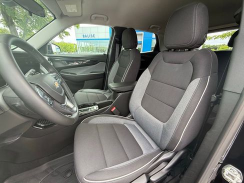 Used 2026 Chevrolet TrailBlazer LT w/ LT Cold Weather Package FWD image 21