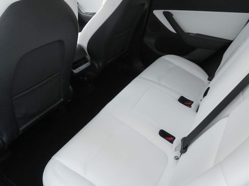 Used 2020 Tesla Model Y Long Range AWD/4WD image 32