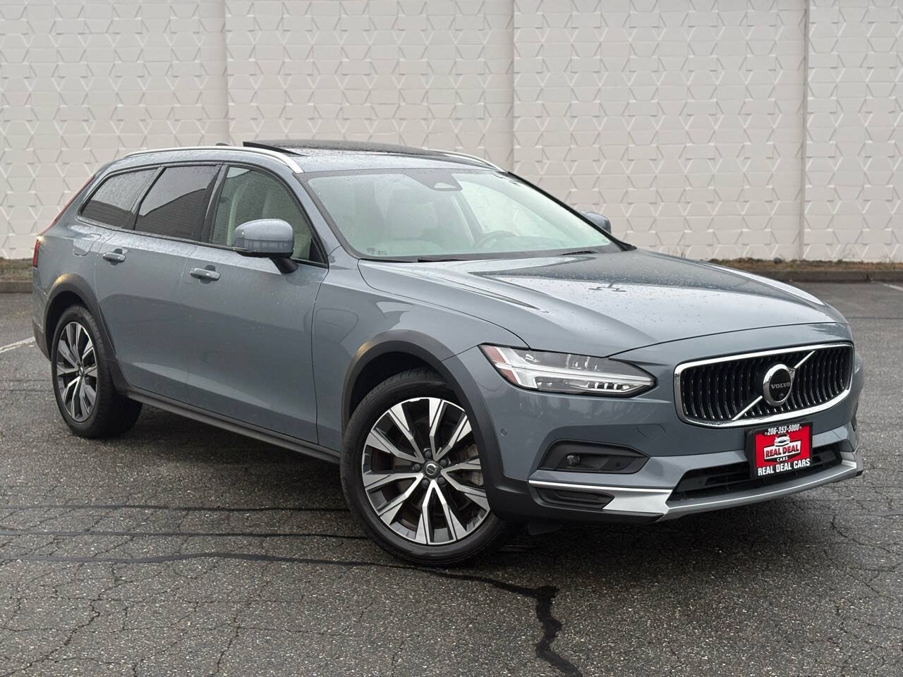 Used 2022 Volvo V90 B6 Cross Country w/ Advanced Package AWD/4WD image 3