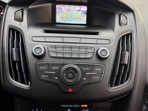 Used 2017 Ford Focus SE FWD image 27