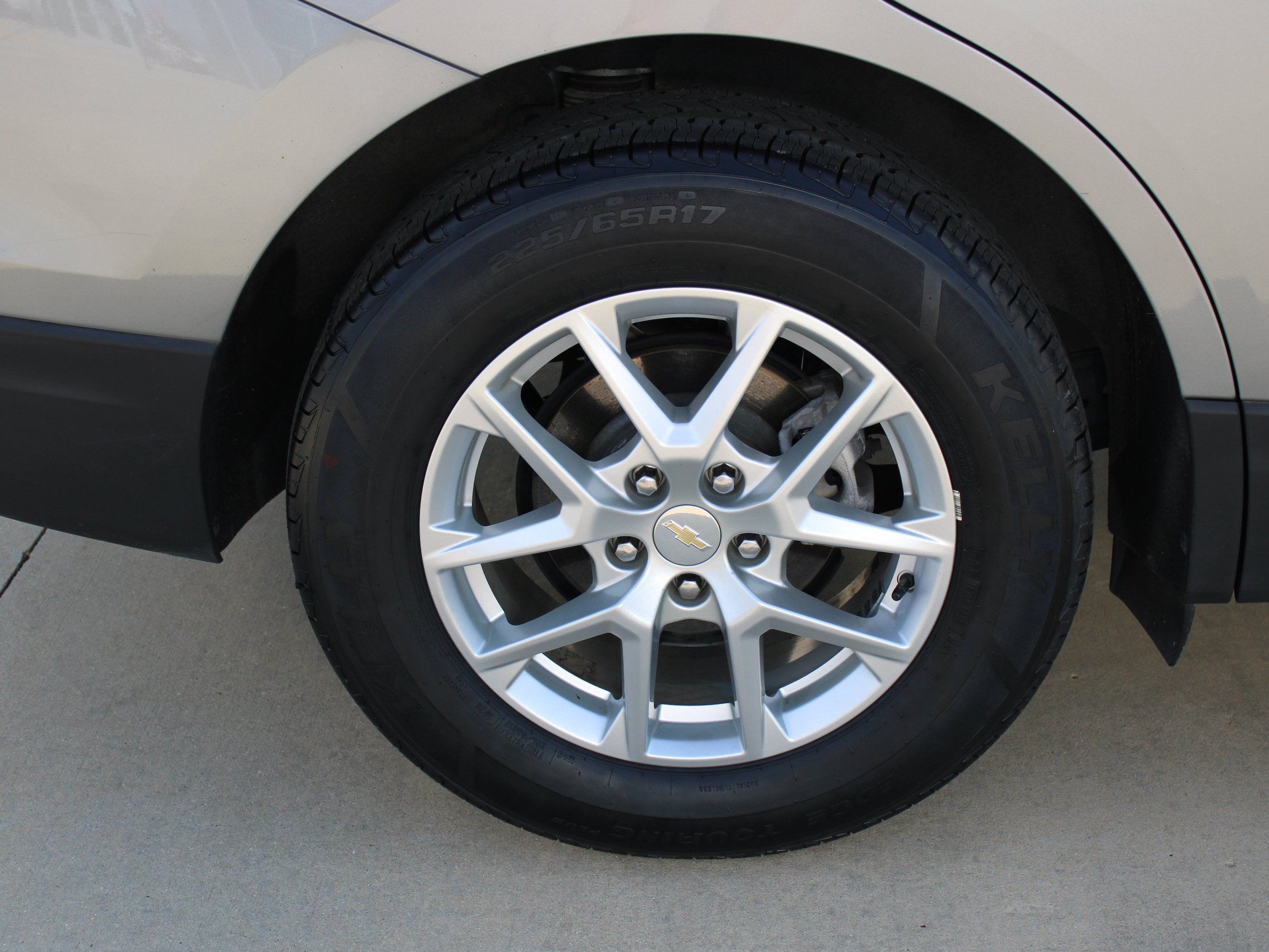 Used 2023 Chevrolet Equinox LT FWD image 11
