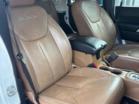 Used 2017 Jeep Wrangler Unlimited Sahara w/ Max Tow Package AWD/4WD image 17
