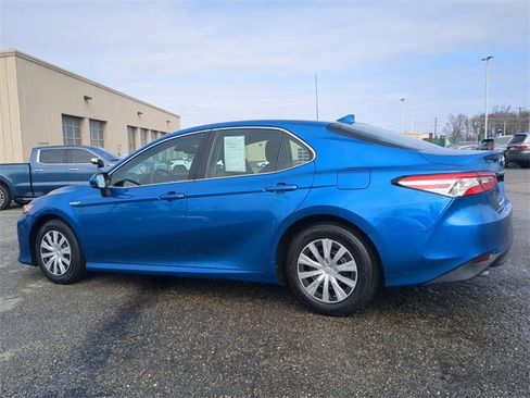Used 2020 Toyota Camry LE image 6