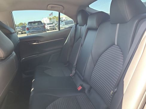 Used 2021 Toyota Camry SE image 14