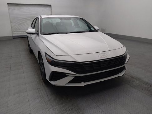 Used 2025 Hyundai Elantra SEL FWD image 14