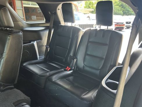 Used 2016 Ford Explorer XLT w/ Equipment Group 202A AWD/4WD image 18