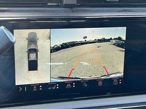 Used 2024 GMC Sierra 2500 AT4 w/ AT4 Premium Plus Package AWD/4WD image 18