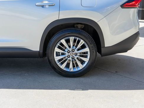 Used 2024 Toyota Grand Highlander AWD image 31