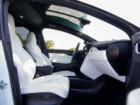 Used 2018 Tesla Model X 100D image 26