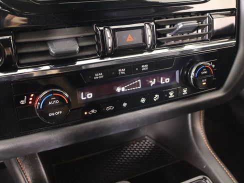 Used 2024 Nissan Pathfinder Rock Creek AWD/4WD image 7
