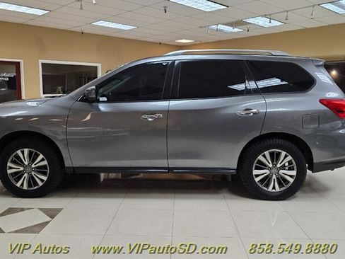 Used 2020 Nissan Pathfinder SV AWD/4WD image 6