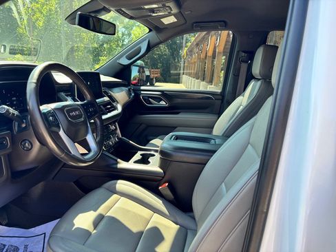 Used 2022 GMC Yukon SLT w/ SLT Luxury Package AWD/4WD image 2
