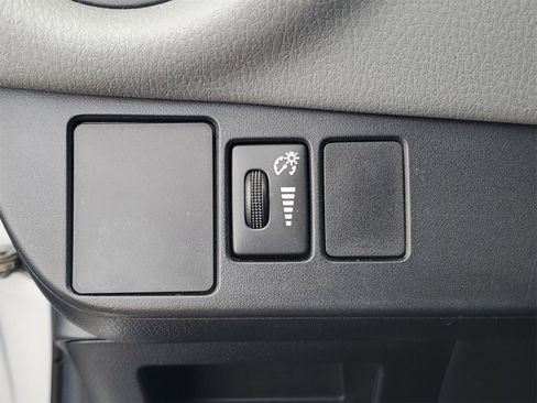 Used 2016 Toyota Yaris L image 16