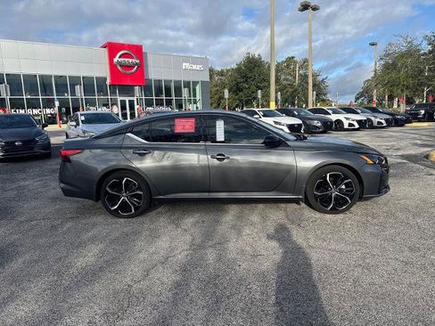 Certified 2025 Nissan Altima 2.5 SR image 4