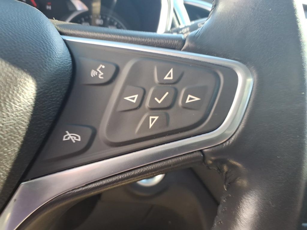 Used 2020 Chevrolet Equinox LT AWD/4WD image 17