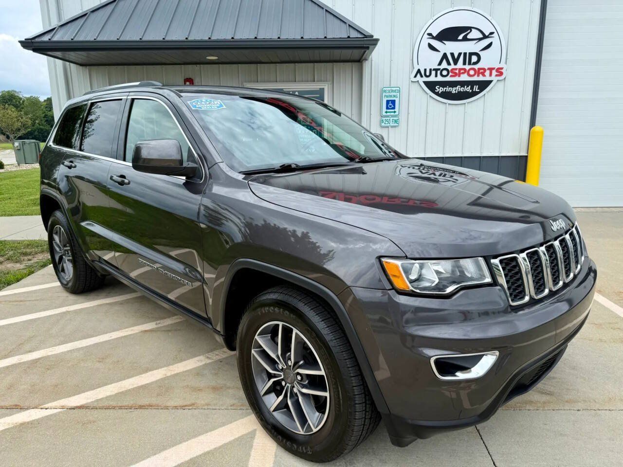 Used 2019 Jeep Grand Cherokee Laredo w/ Laredo X Package AWD/4WD image 2