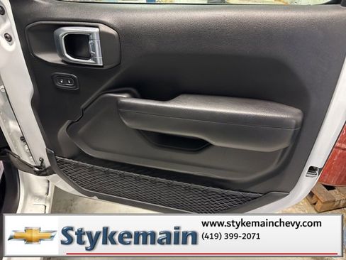 Used 2021 Jeep Wrangler Unlimited Sport w/ Technology Group image 17