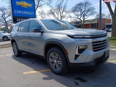New 2026 Chevrolet Traverse LT w/ Driver Confidence Package AWD/4WD image 1