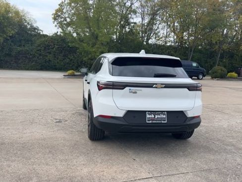 New 2026 Chevrolet Equinox EV LT image 7