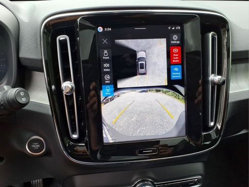 Certified 2026 Volvo XC40 B5 Plus AWD/4WD image 25