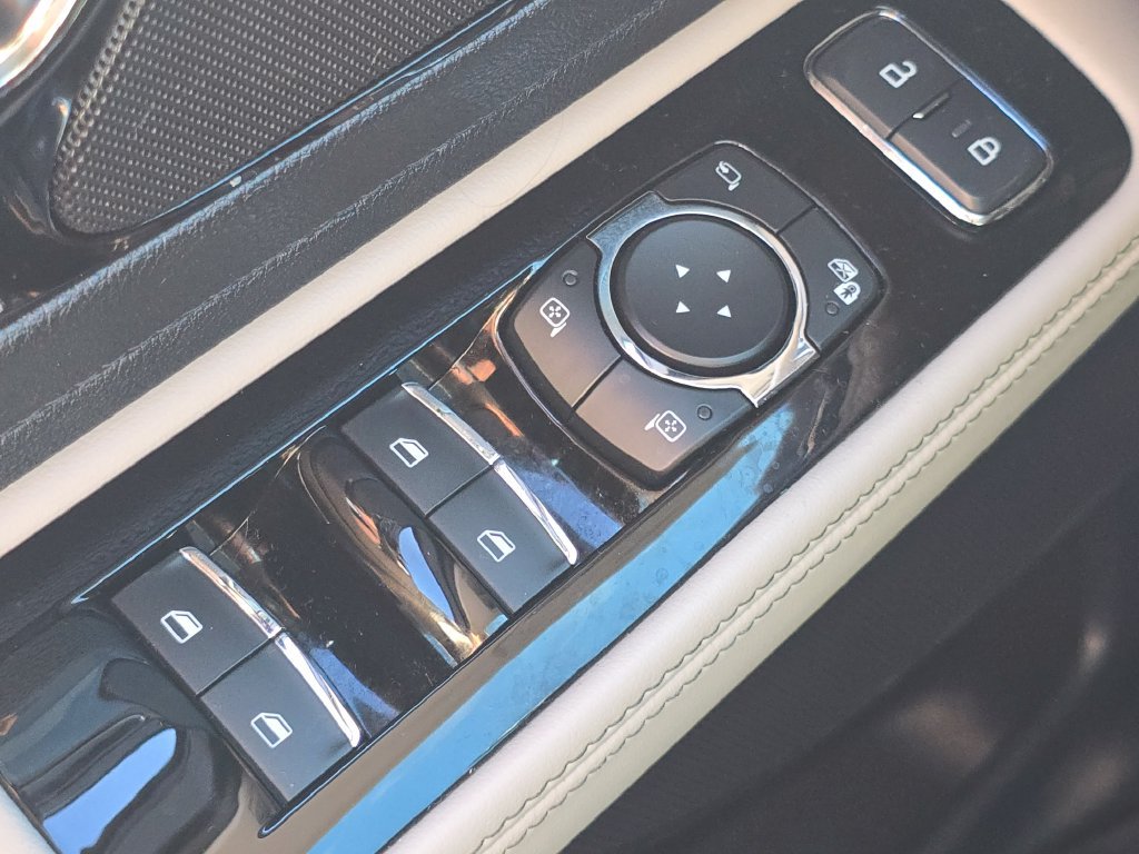 Used 2026 Lincoln Aviator AWD image 26