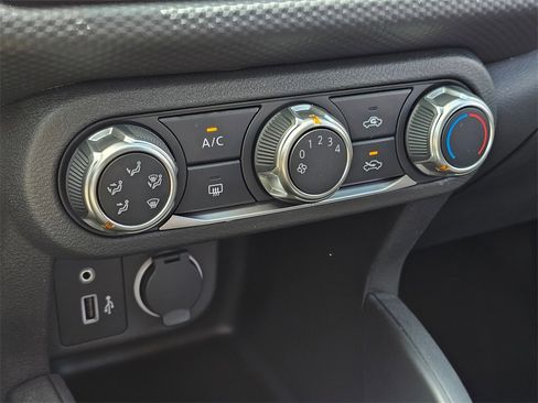 New 2025 Nissan Kicks Play S image 10